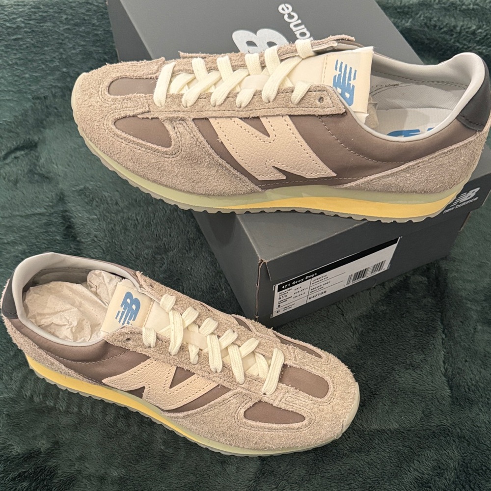 BRAND NEW - New Balance Women's 471 Grey Days (Beige and Brown) Sneakers
